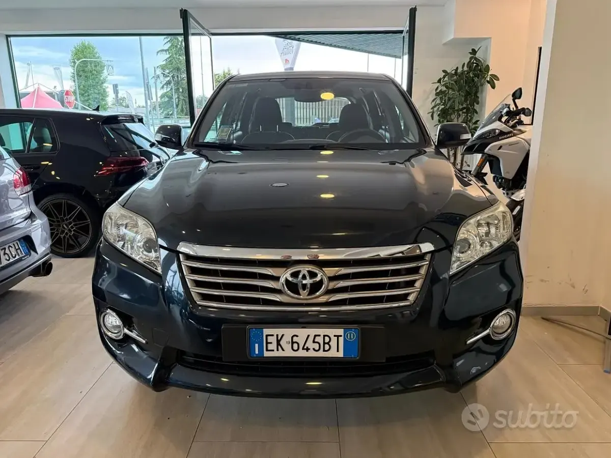 Usata Toyota RAV4 150 CV (110 kW) 2011 Grigio SUV