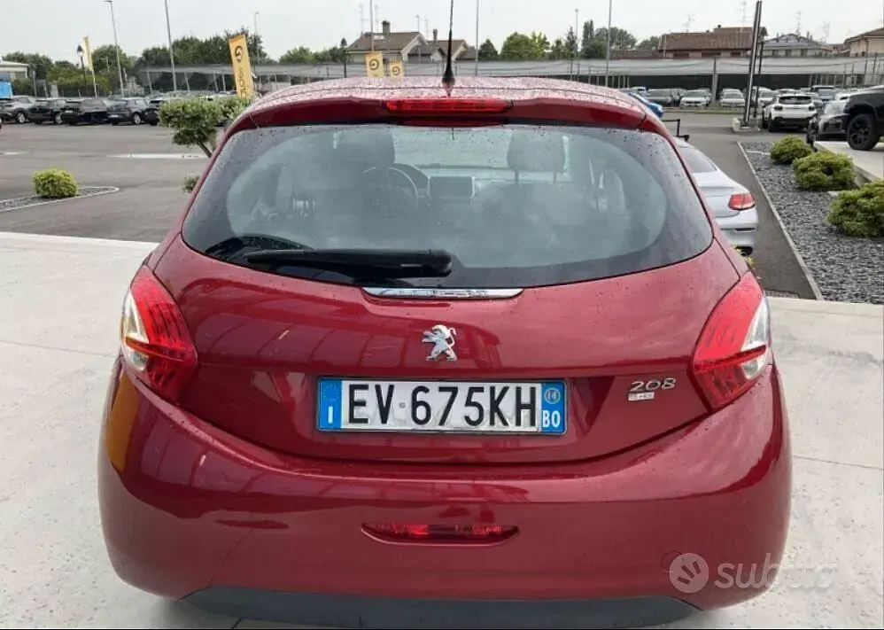 Usata Peugeot 208 Allure 92 CV (67 kW) 2014 Rosso Utilitaria