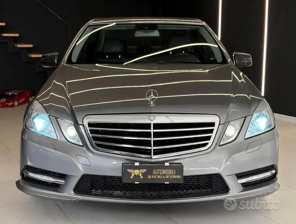 Usata Mercedes E220 Premium 170 CV (125 kW) 2013 Grigio Berlina