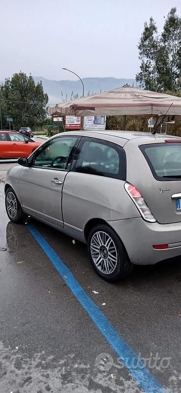 Usata Lancia Ypsilon 90 CV (66 kW) 2008 Beige Utilitaria