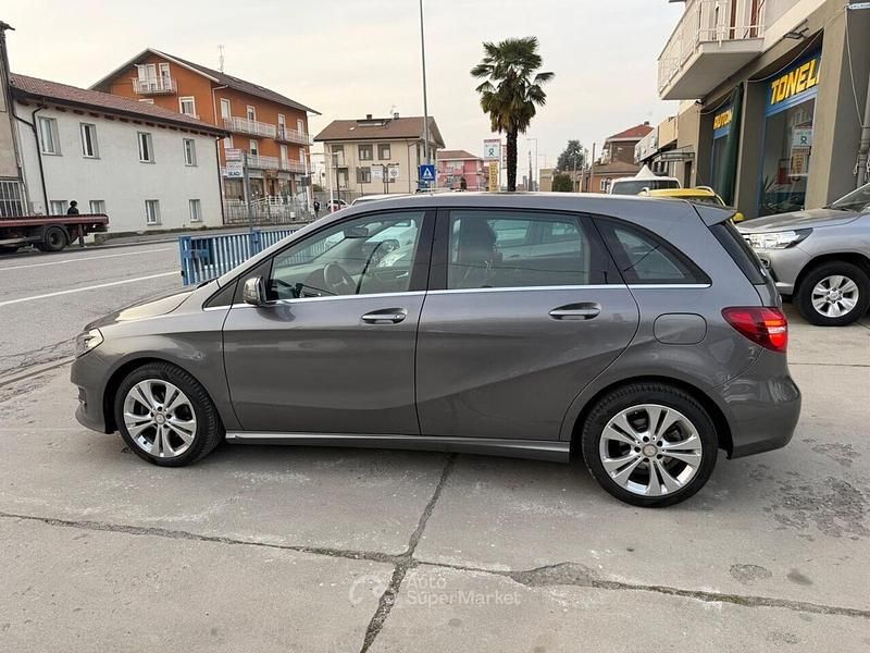 Käytetty Mercedes B160 Executive 109 HP (80 kW) 2016 Harmaa Tila-auto