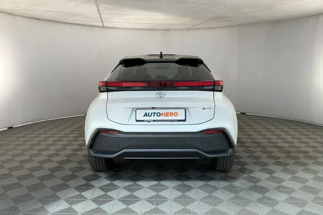 Usata Toyota C-HR Lounge 223 CV (164 kW) 2025 Bianco SUV