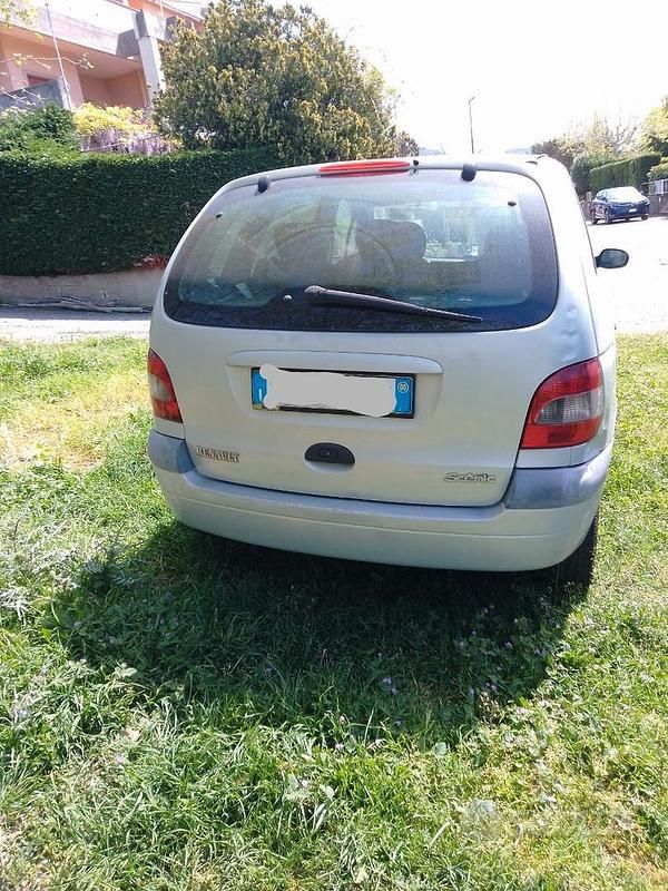 Usata Renault Scénic 107 CV (78 kW) 2000 Monovolume