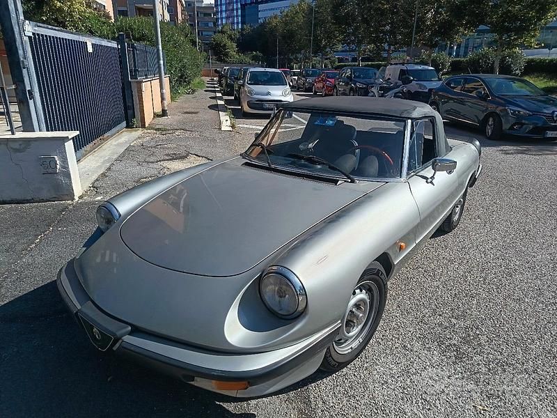 Usata Alfa Romeo Spider 104 CV (76 kW) 1983 Grigio Cabrio