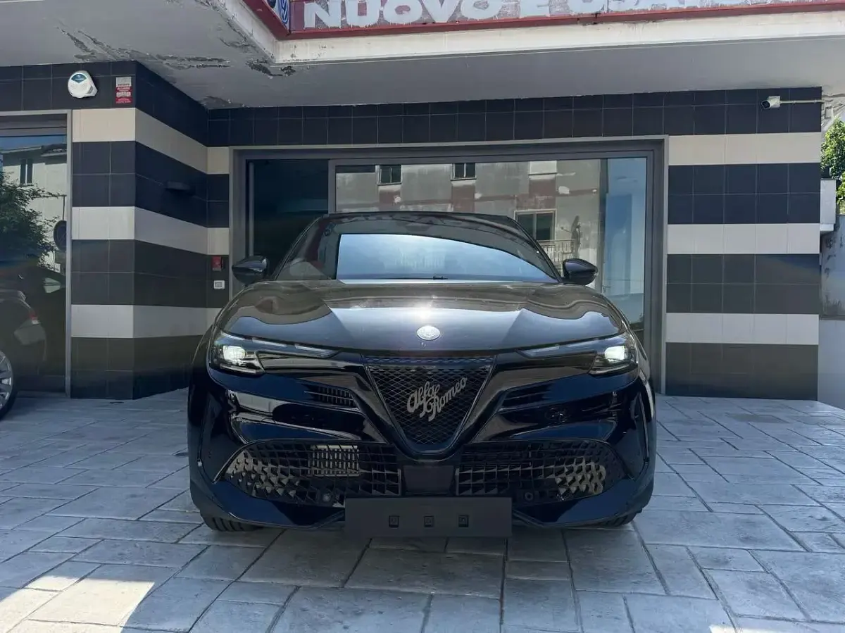 Nuova Alfa Romeo GT Junior Edizione Speciale 145 CV (106 kW) 2025 Nero SUV