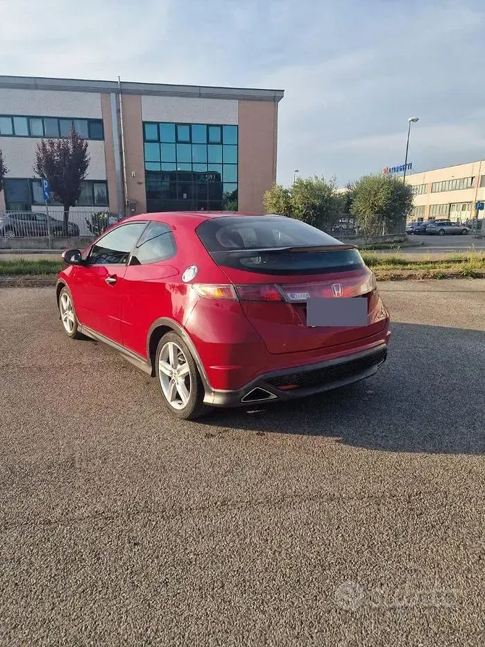 Usata Honda Civic 140 CV (102 kW) 2007 Rosso Berlina