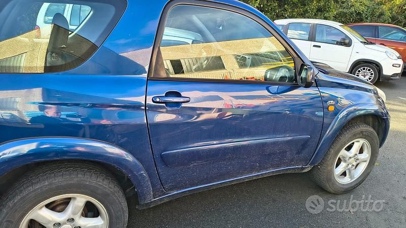 Usata Toyota RAV4 Sol 116 CV (85 kW) 2001 Blu Station wagon