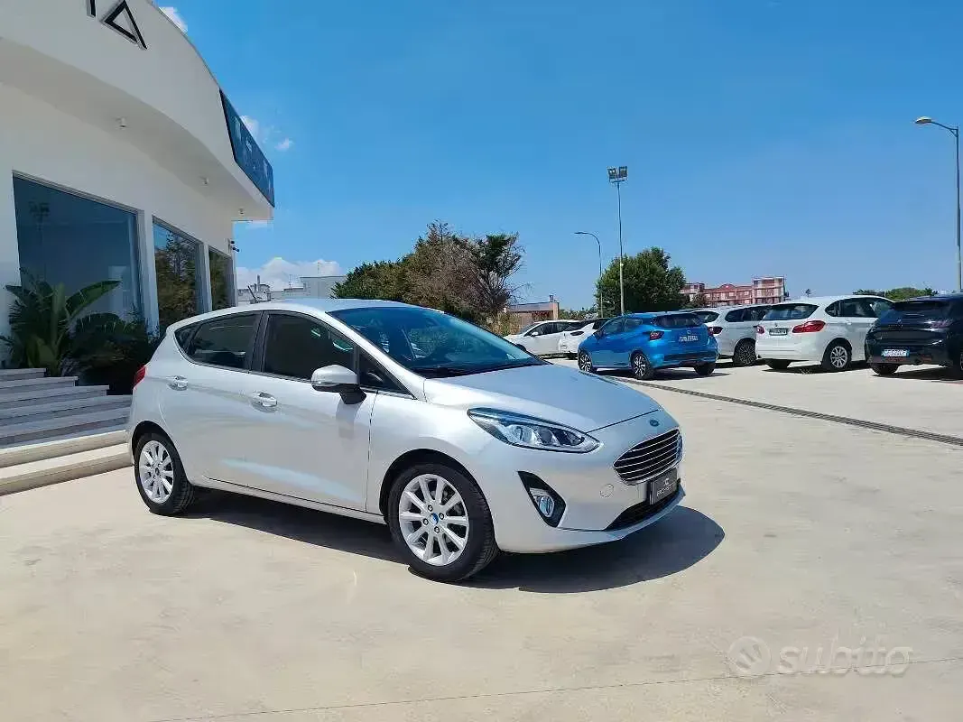Usata Ford Fiesta Titanium 86 CV (63 kW) 2018 Grigio Utilitaria