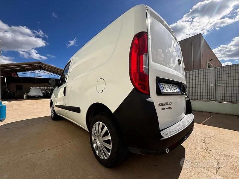 Bianco Usata 2017 Fiat Doblò Monovolume | 9000 € (Buon prezzo) - Immagine 1/4