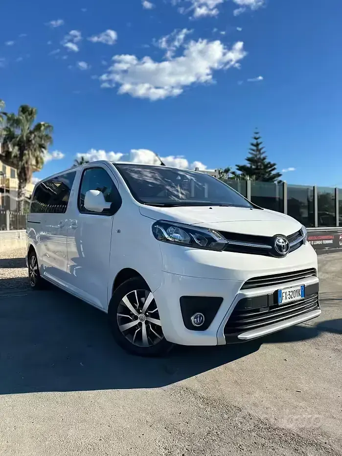 Usata Toyota Proace Verso Luxury 150 CV (110 kW) 2019 Bianco Station wagon