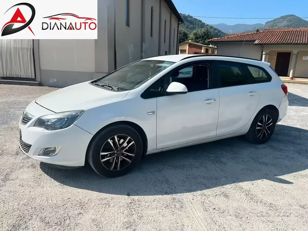 Usata Opel Astra Cosmo 165 CV (121 kW) 2012 Bianco Station wagon