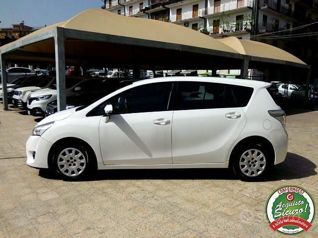 Usata Toyota Verso Business Edition 112 CV (82 kW) 2014 Bianco Monovolume