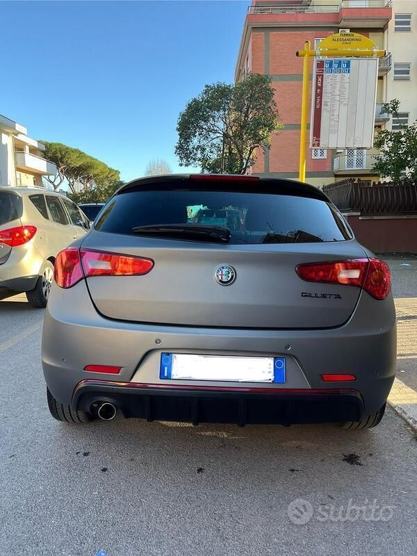 Grigio Usata 2017 Alfa Romeo Giulietta Due volumi | 14.000 € (Cara) - Immagine 1/4