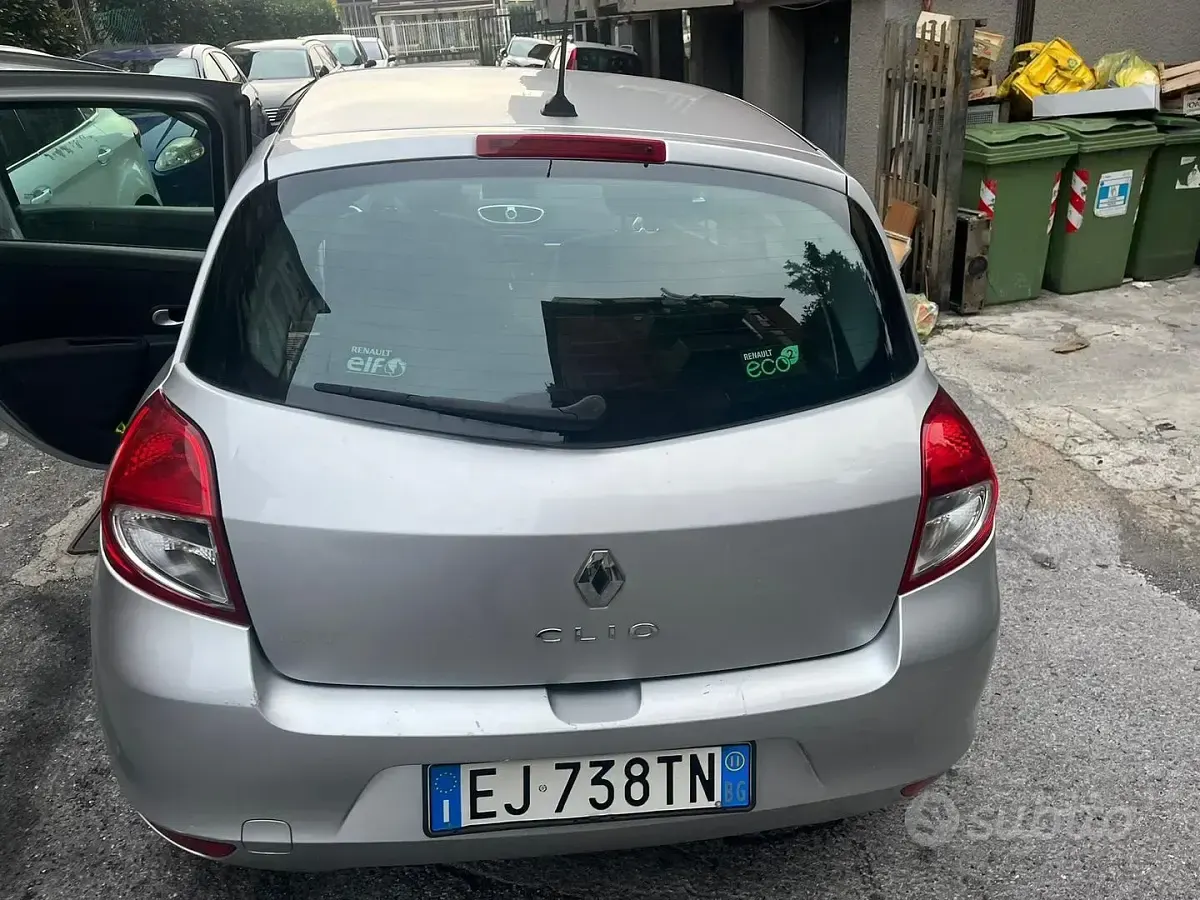 Usata Renault Clio 75 CV (55 kW) 2011 Grigio Utilitaria