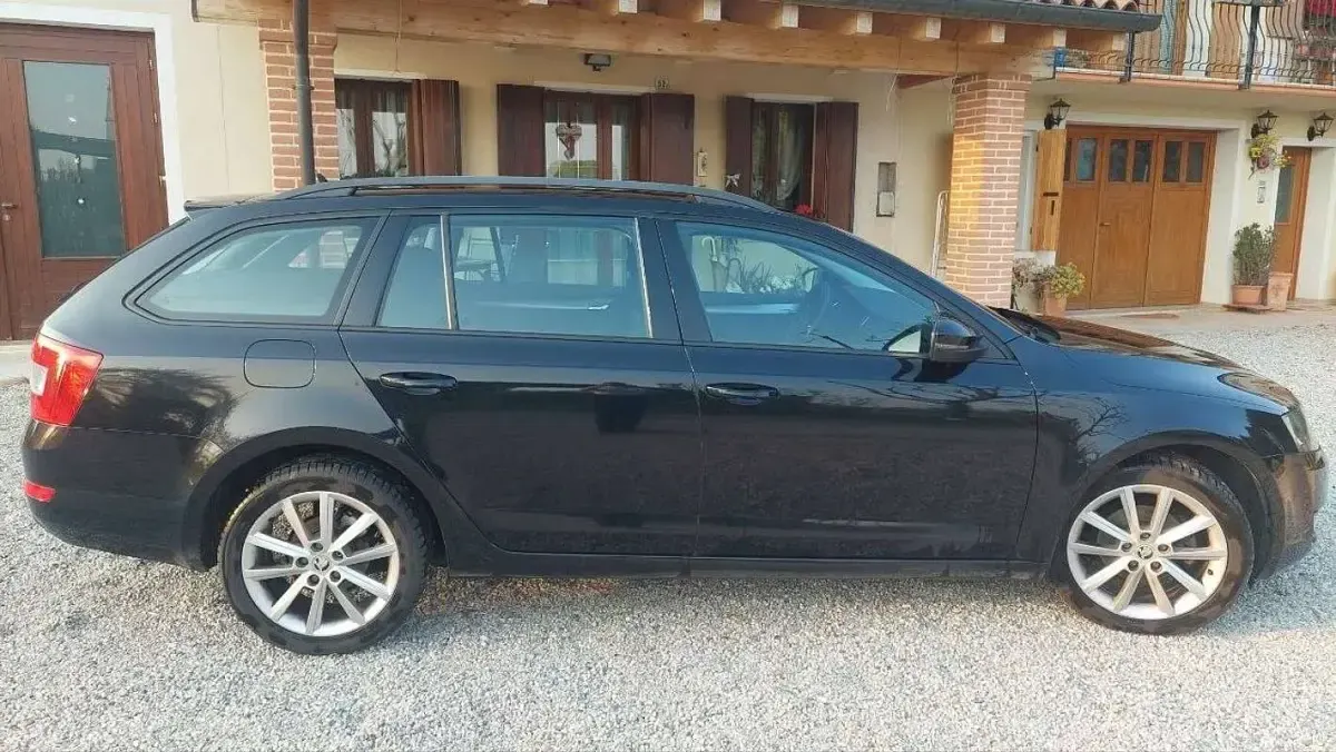 Usata Skoda Octavia Ambiente 110 CV (80 kW) 2017 Nero Station wagon