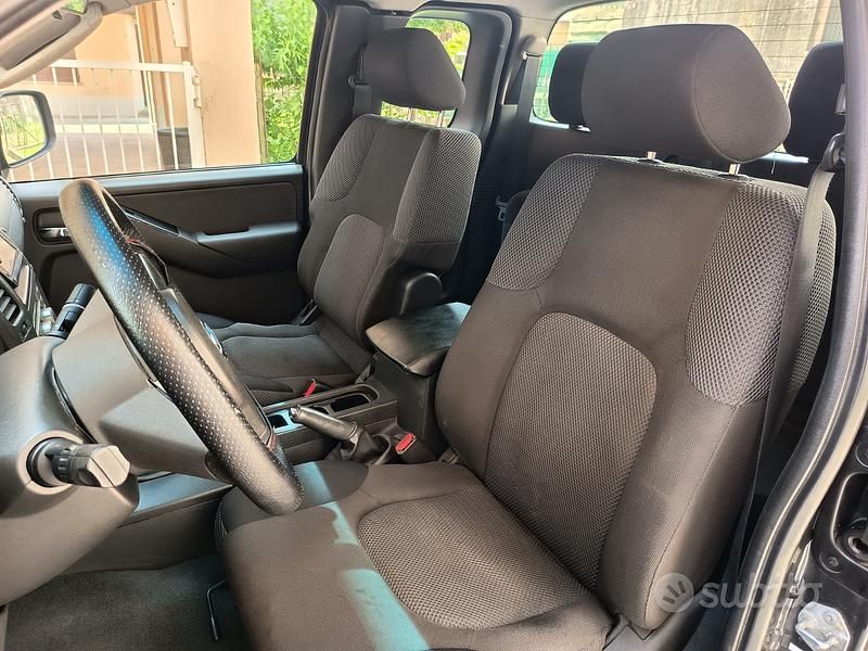 Second-hand Nissan Navara 171 CP (125 kW) 2009 Gri Pickup
