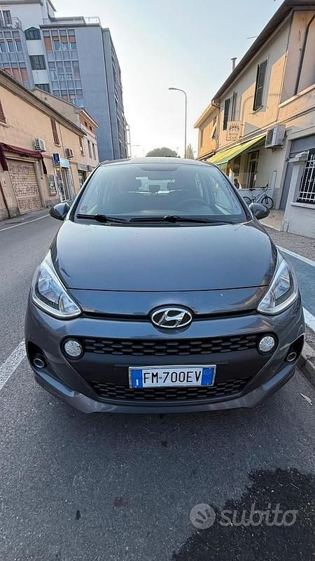 Grigio Usata 2017 Hyundai i10 Due volumi | 9200 € (Buon prezzo) - Immagine 1/4