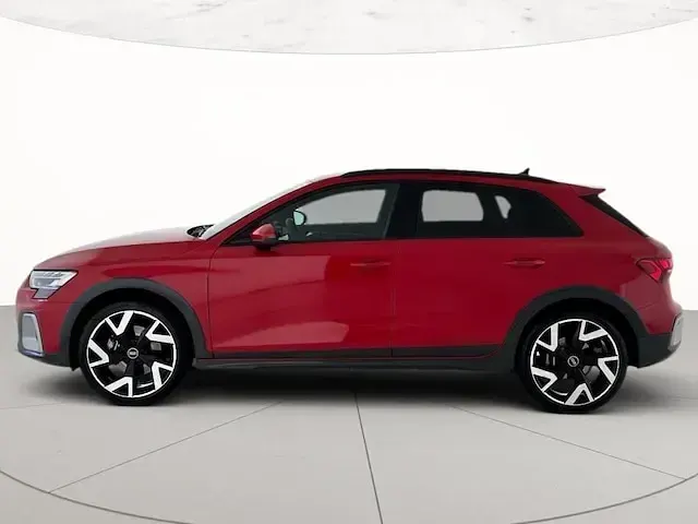 Usado Audi A3 Advanced Plus 150 CV (110 kW) 2025 Rojo Berlina