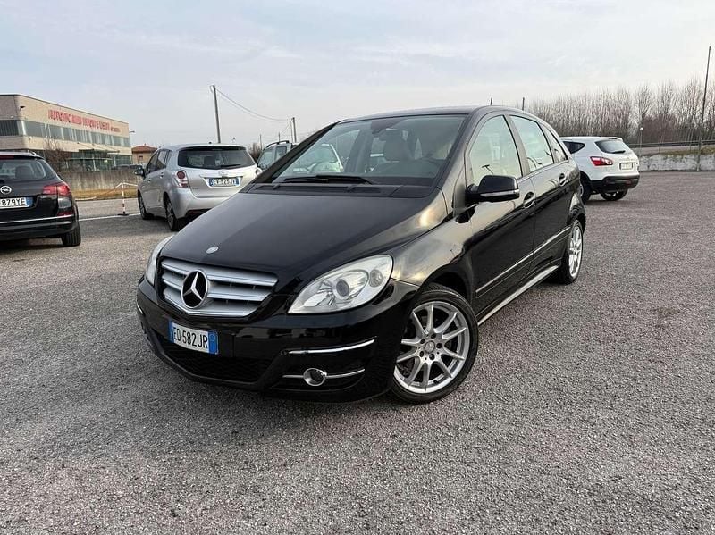 Nero Usata 2010 Mercedes B200 Premium Monovolume | 4900 € (Buon prezzo) - Immagine 1/4