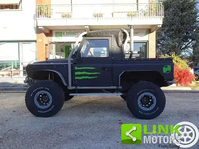 Usata Land Rover Defender 122 CV (89 kW) 2000 Nero SUV