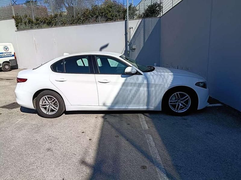 Usata Alfa Romeo Giulia 150 CV (110 kW) 2017 Bianco Berlina