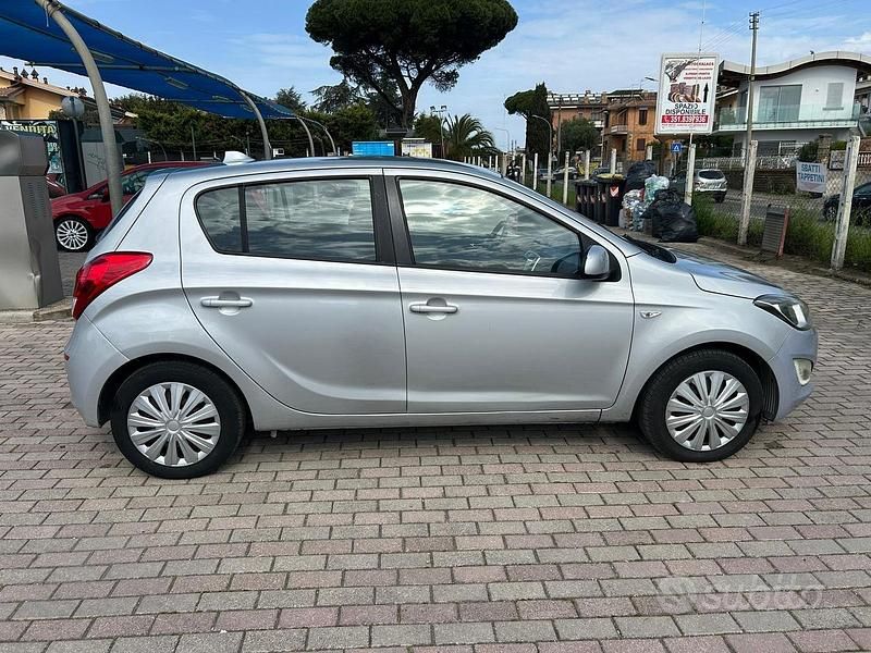 Usata Hyundai i20 Edition 75 CV (55 kW) 2014 Grigio Utilitaria