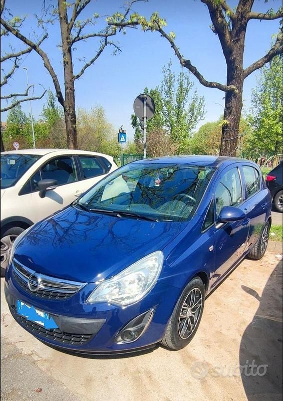 Usata Opel Corsa 65 CV (47 kW) 2011 Blu Utilitaria