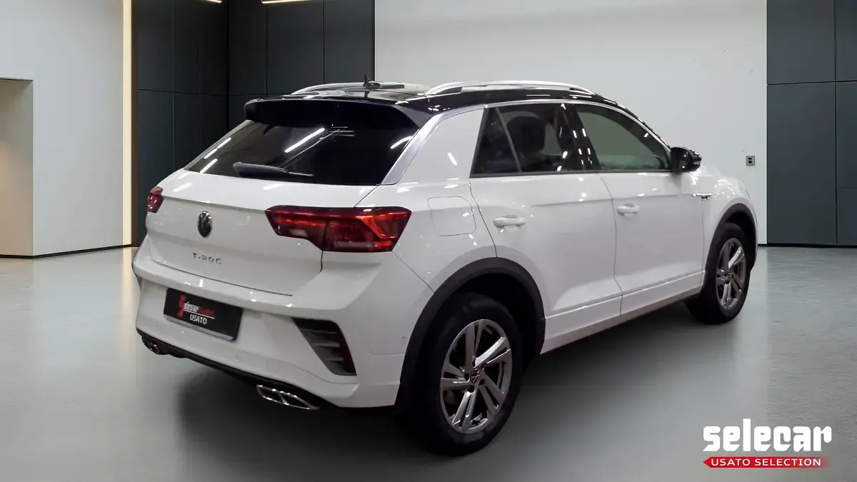 Usata VW T-Roc R-line 116 CV (85 kW) 2023 Bianco/tetto nero SUV