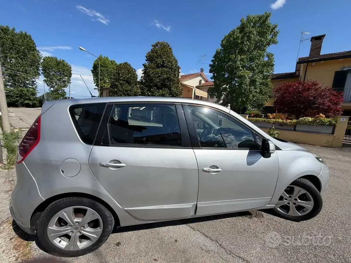 Usata Renault Scenic E-Tech 110 CV (80 kW) 2012 Grigio Monovolume