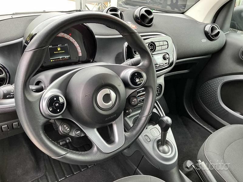 Usata Smart ForTwo Cabrio Passion 90 CV (66 kW) 2019 Nero pastello Cabrio