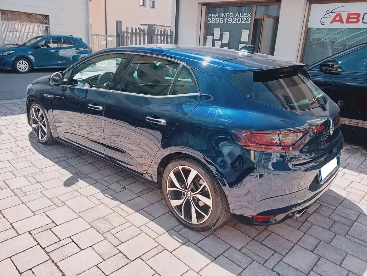 Usata Renault Mégane IV Intens 132 CV (97 kW) 2018 Blue met Berlina