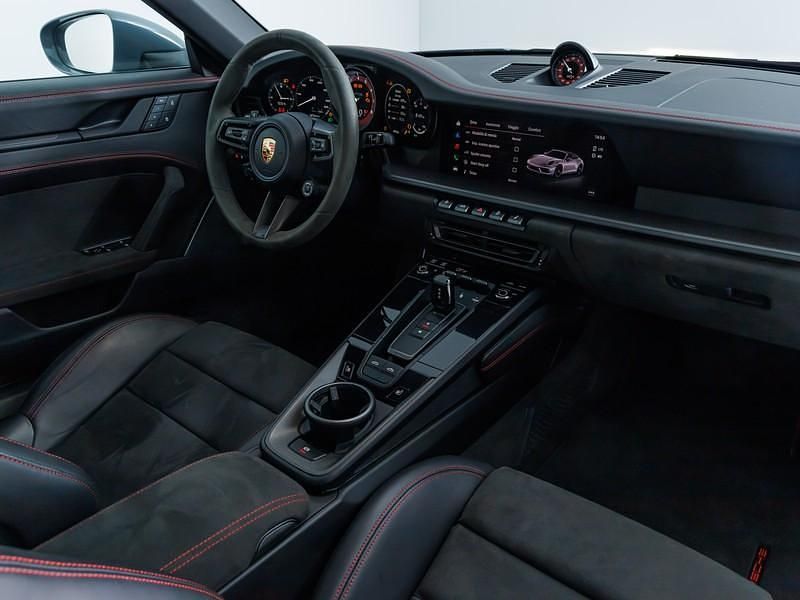 Usata Porsche 911 Targa 4 480 CV (353 kW) 2024 U0 grigio artico Cabrio