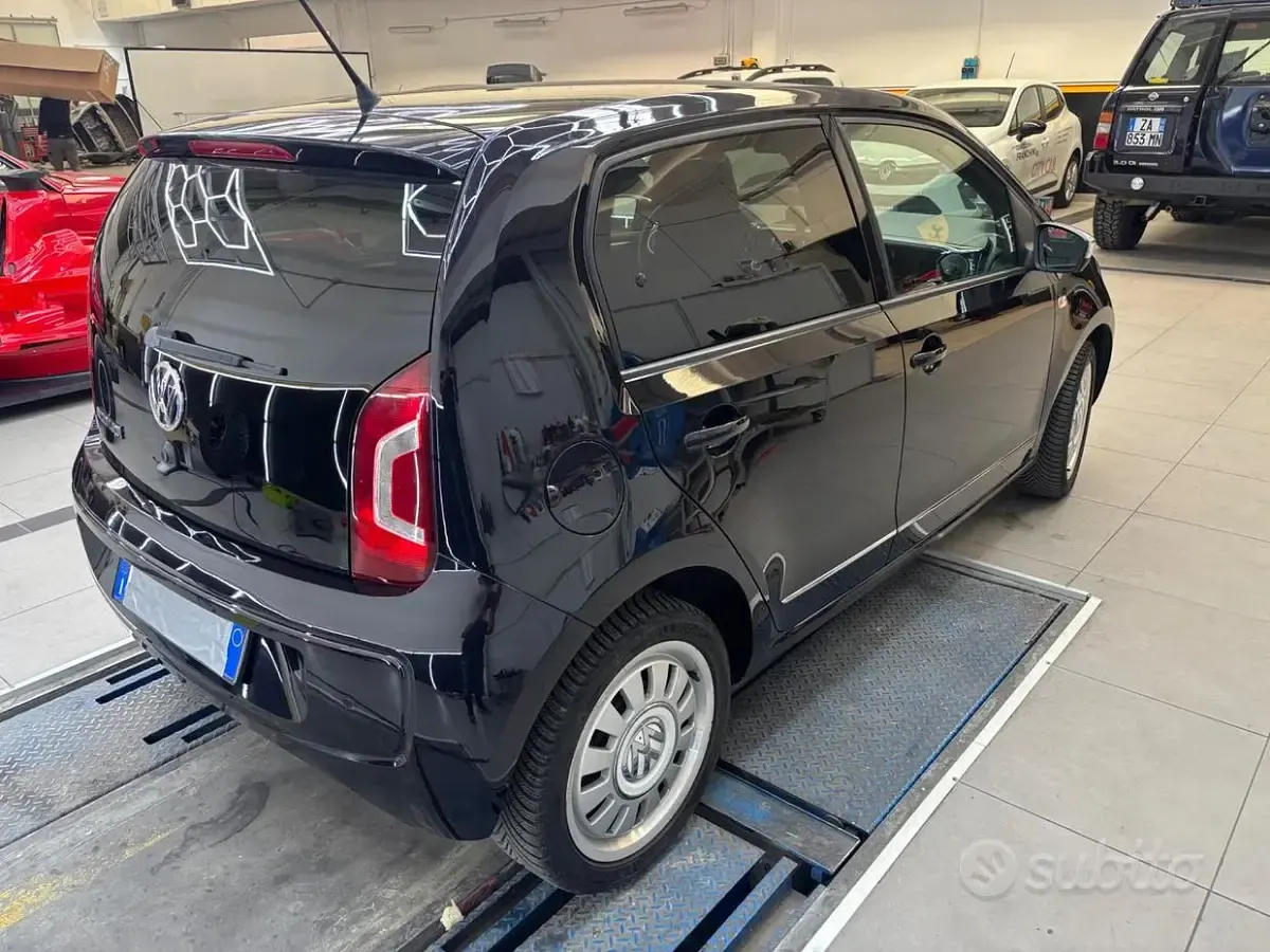 Usata VW up! 68 CV (50 kW) 2015 Nero Utilitaria