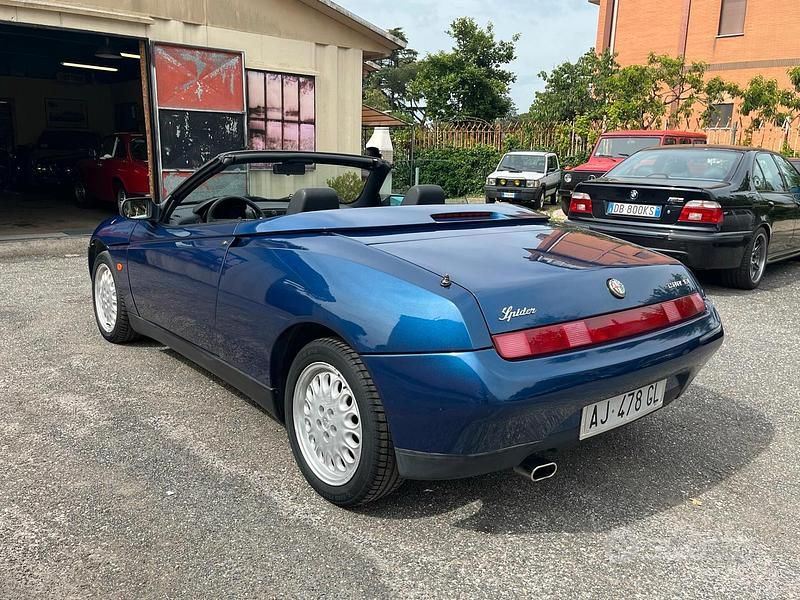 Usata Alfa Romeo Spider 150 CV (110 kW) 1995 Blu Cabrio