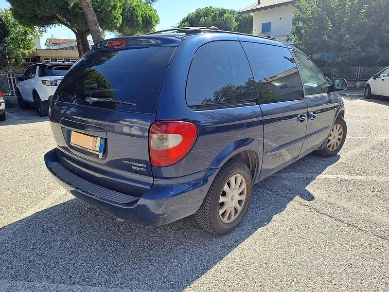 Usata Chrysler Voyager 105 CV (77 kW) 2002 Monovolume