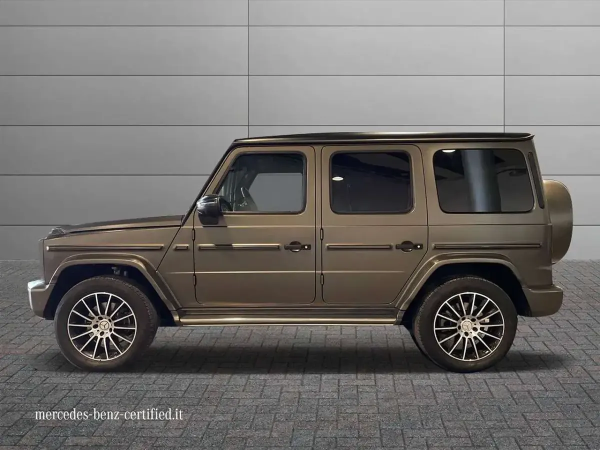 Usata Mercedes G400 AMG line 330 CV (242 kW) 2023 Grigio monza magno SUV
