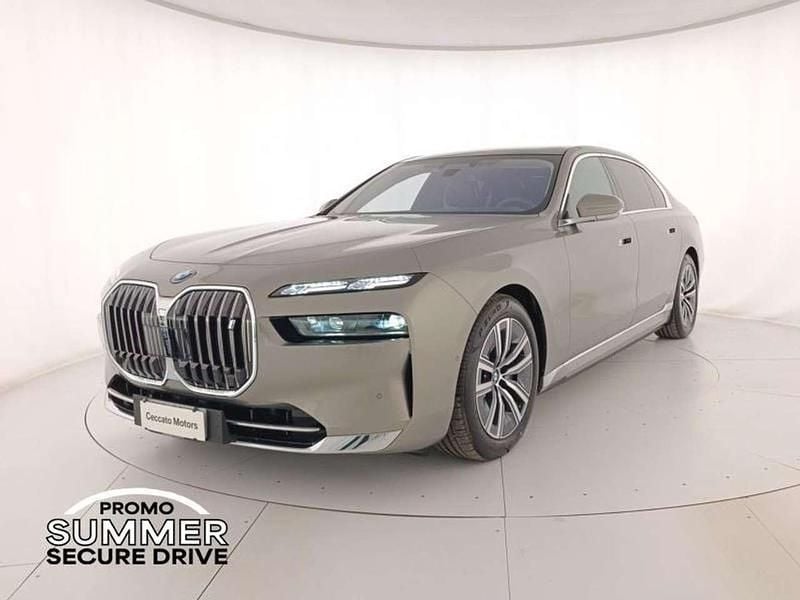 Oxide grey metallizzato Nuova 2025 BMW i7 Comfort Edition Tre volumi | 76.900 € - Immagine 1/4