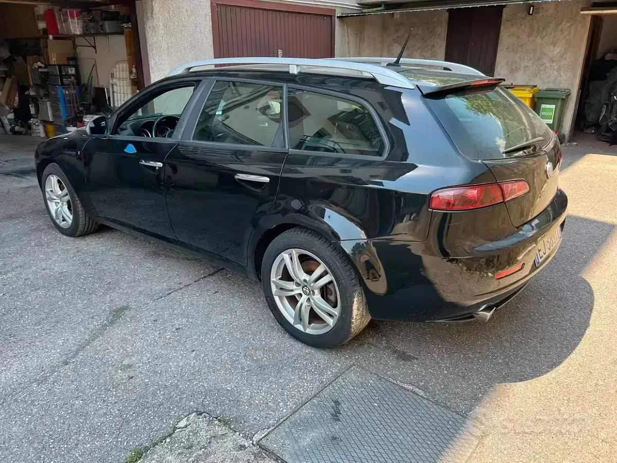 Usata Alfa Romeo 159 Super 136 CV (100 kW) 2011 Nero Station wagon