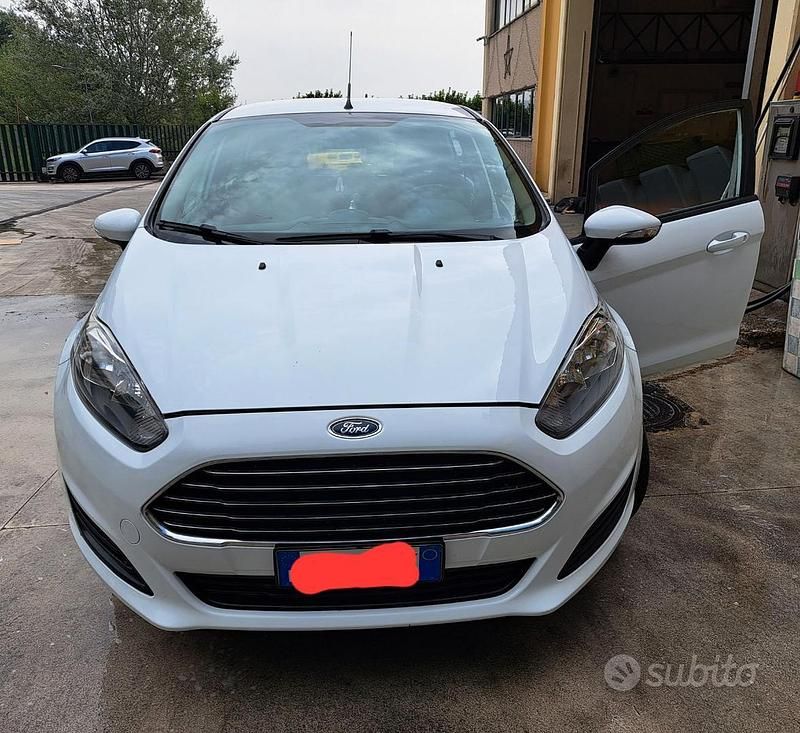 Bianco Usata 2014 Ford Fiesta Due volumi | 5800 € (Cara) - Immagine 1/4