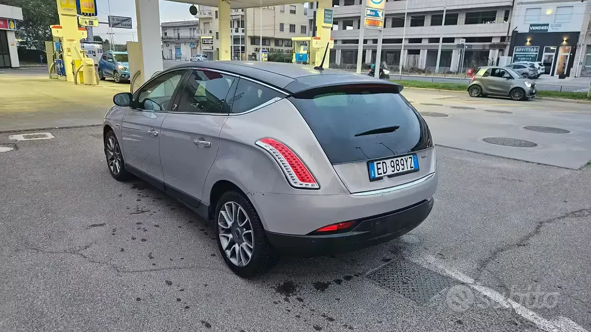 Usata Lancia Delta 120 CV (88 kW) 2010 Utilitaria