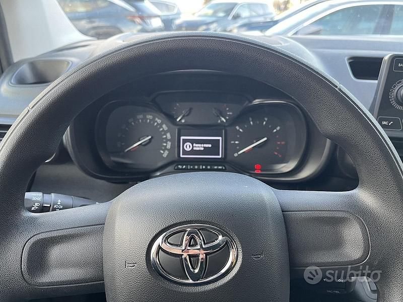 Usata Toyota Proace City City 100 CV (73 kW) 2022 Bianco Monovolume