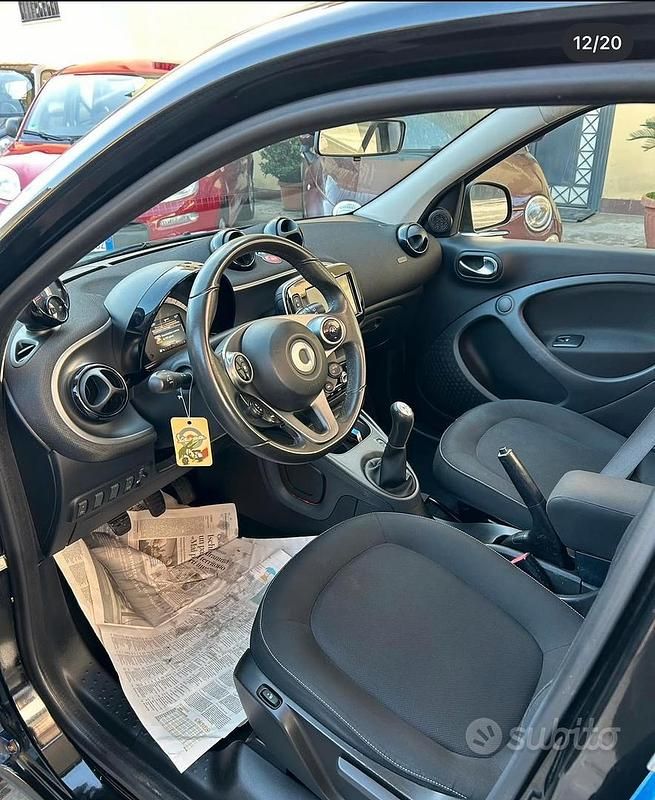 Usata Smart ForFour 2015 Blu Utilitaria