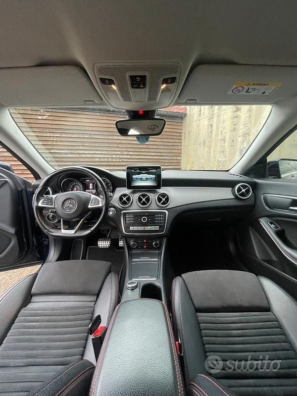 Usata Mercedes CLA200 Premium 136 CV (100 kW) 2018 Blu Berlina