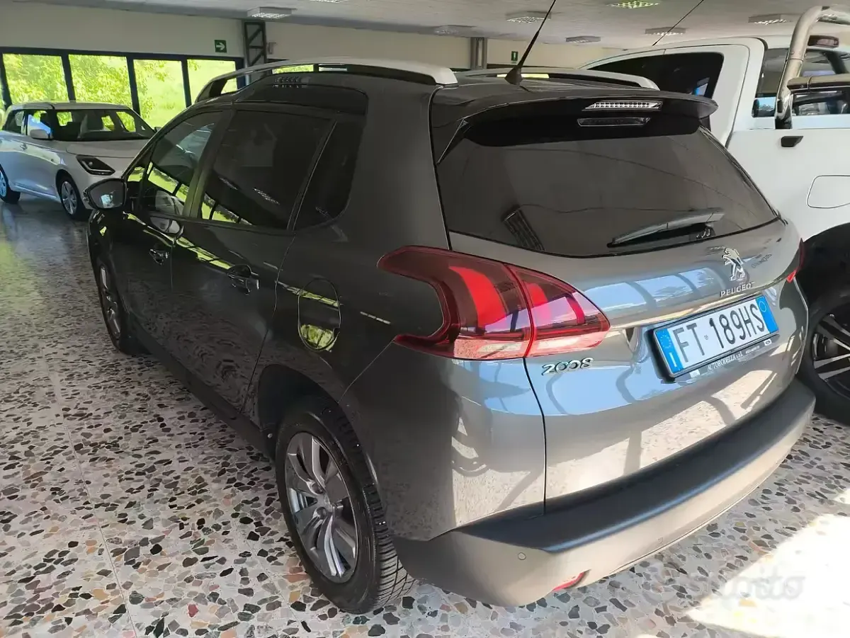Używany Peugeot 2008 Allure 99 KM (72 kW) 2018 Szary SUV