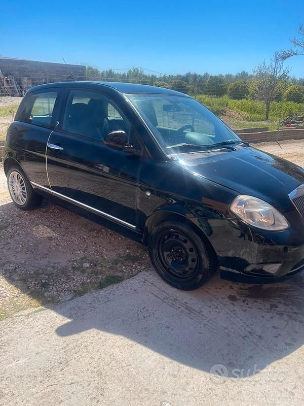 Usata Lancia Ypsilon 69 CV (50 kW) 2011 Nero Utilitaria