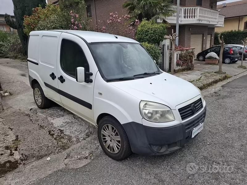 Käytetty Fiat Doblò 105 HP (77 kW) 2008 Valkoinen Tila-auto