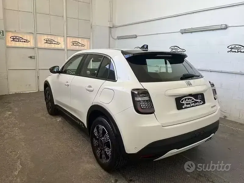 Usata Fiat 600 145 CV (106 kW) 2025 Bianco SUV