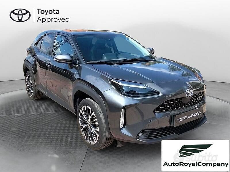 Usata Toyota Yaris Cross Lounge 116 CV (85 kW) 2022 Grigio SUV