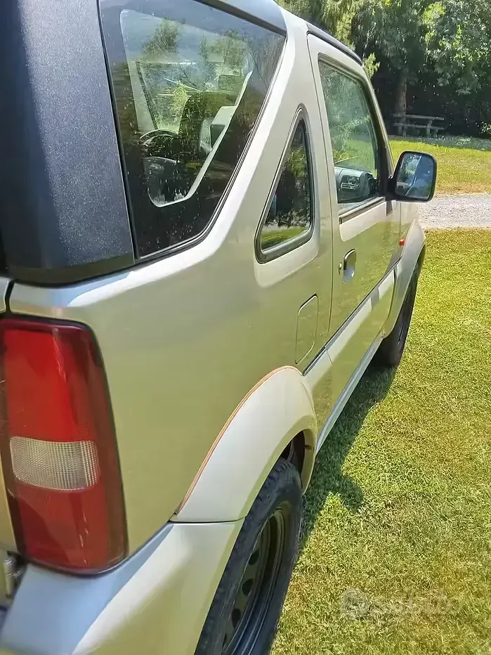 Usata Suzuki Jimny 82 CV (60 kW) 2001 Grigio SUV