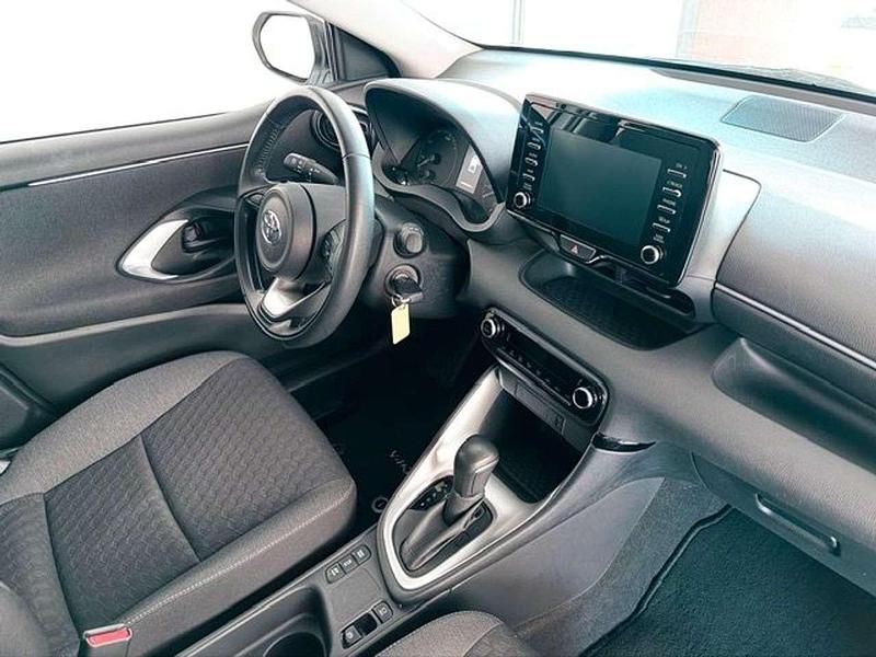 Usata Toyota Yaris Hybrid Active 116 CV (85 kW) 2021 Bianco Berlina